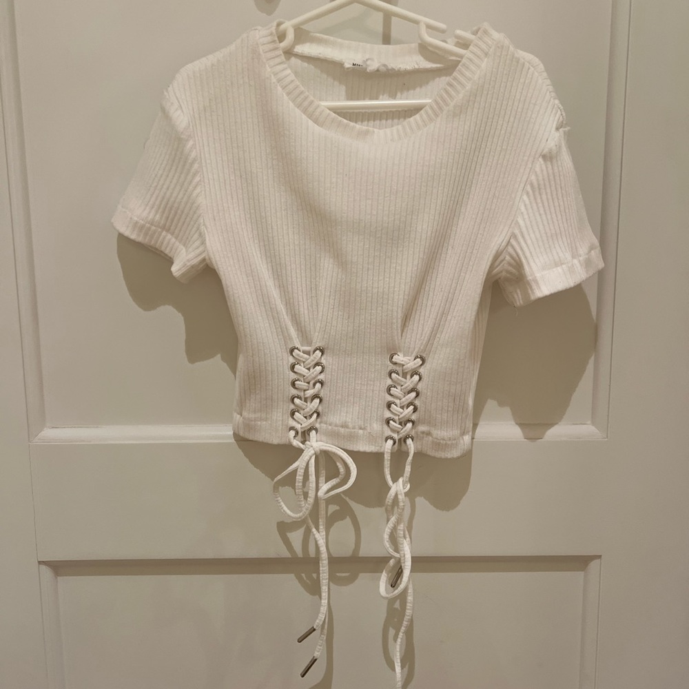 Cropped white tshirt :)